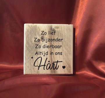 Puur houten bord met tekst HART