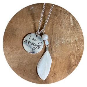 Ketting met veertje en 'I am enough'