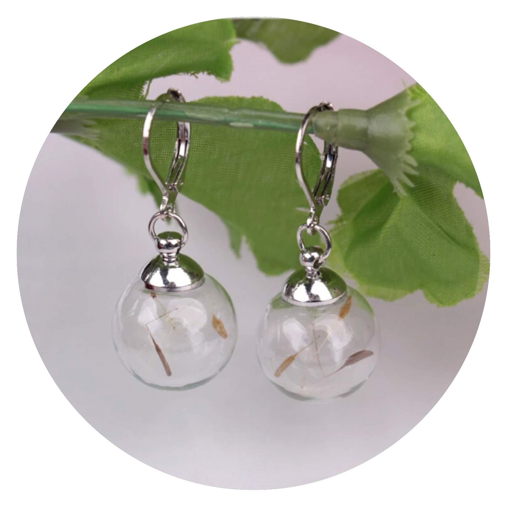 Oorbellen rond met pluis Oorbellen rond met pluis