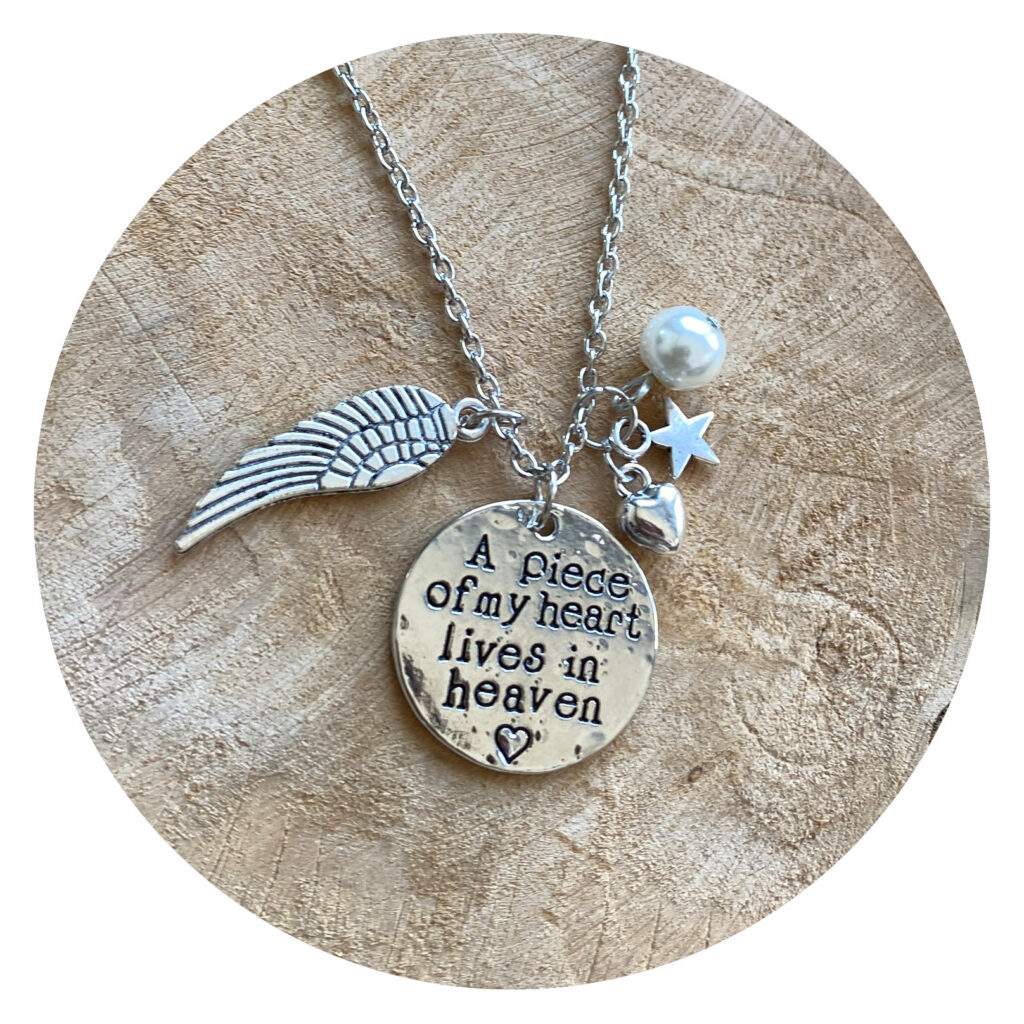 Prachtige ketting met de tekst A Piece Of My Heart Is In Heaven