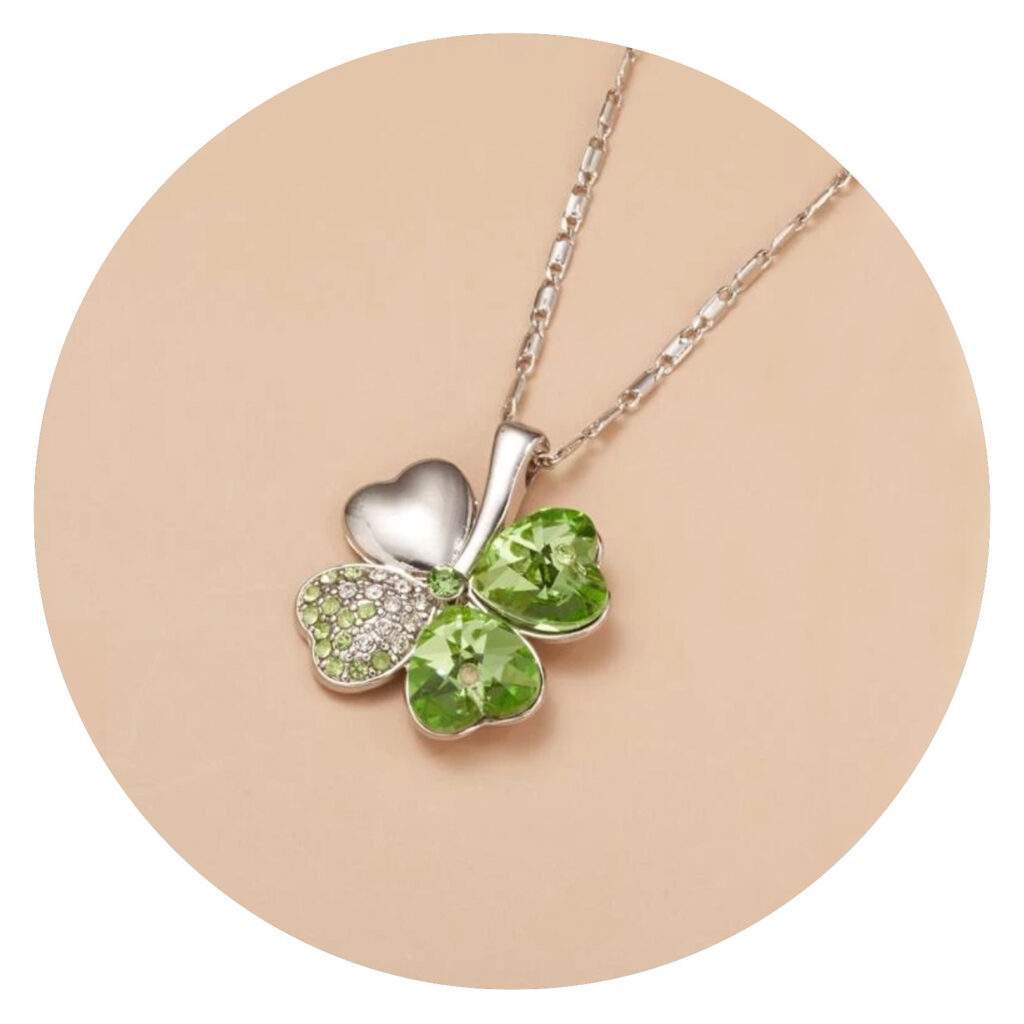Ketting klavertje vier met steentjes in groen