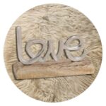 Houten standaard met LOVE