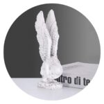 Gehurkte engel | Zwart of wit - Afbeelding 2