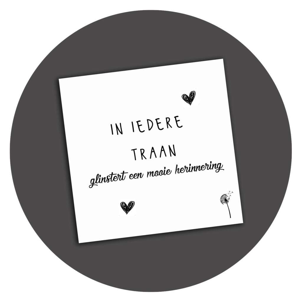 Zwart-witte kaart met de tekst In Iedere Traan glinstert een mooie herinnering