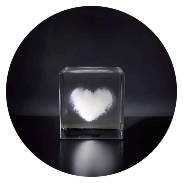 Wolkje in glas zwarte achtergrond