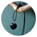 Veterketting met hartvormige steen