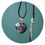 Veterketting met hartvormige steen