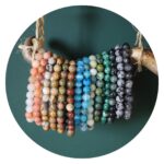 Kralenarmbanden met vlinder