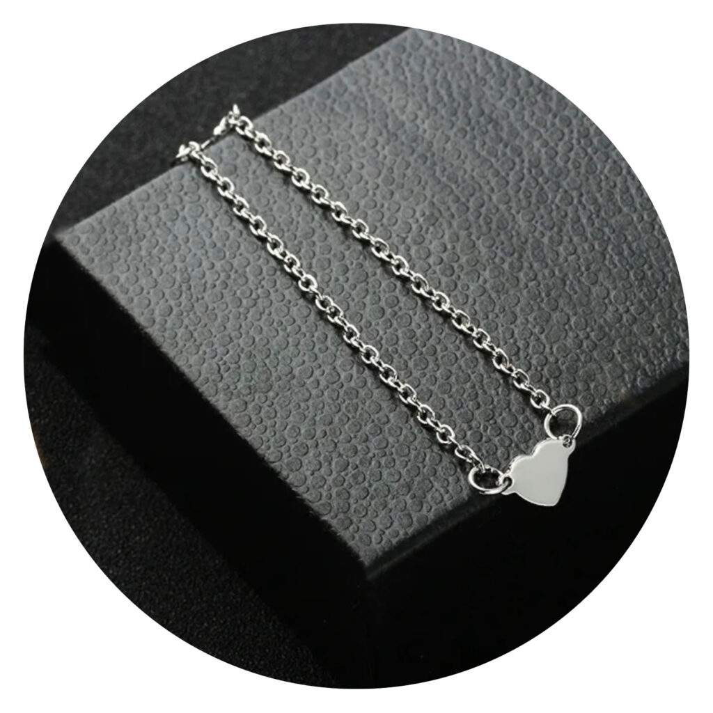 Armbandje met zilverkleurig hartje