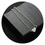 Armbandje met zilverkleurig hartje