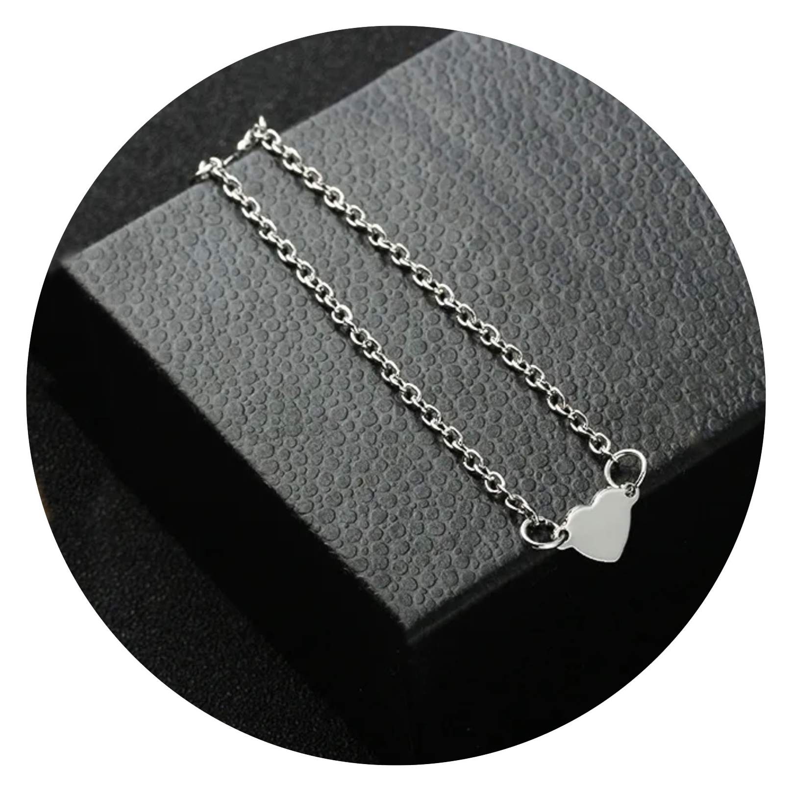 Armbandje met zilverkleurig hartje Armbandje met zilverkleurig hartje