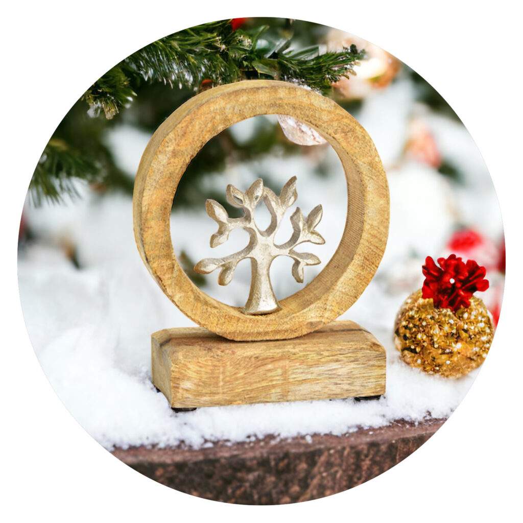 Metalen boom op mangohouten voet