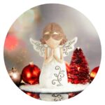 Engeltje geknield met gevouwen handjes