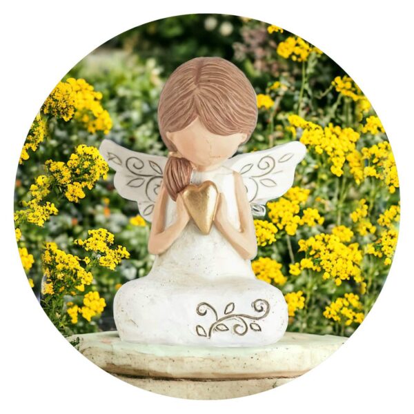 Engel geknield met hartje