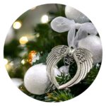 Kersthanger met vleugeltjes en strik