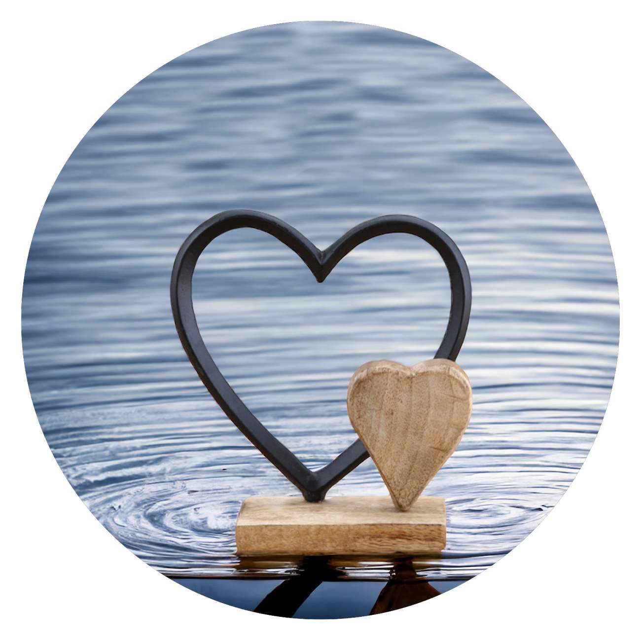 Houten en metalen hart op mangohouten voet Houten en metalen hart op mangohouten voet