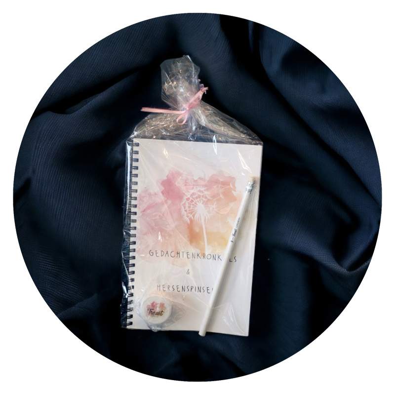 Set notitieboekje puntenslijper en potlood Set notitieboekje puntenslijper en potlood