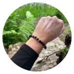 Armband Zwarte kraal met veertje
