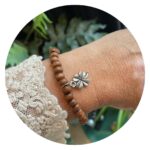 Armbandje houten kralen met klaver