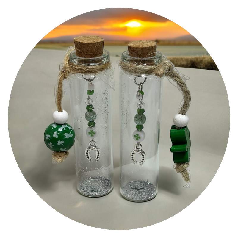 Flesje geluk met klaver en kraal