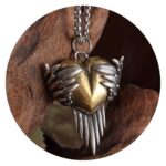 Ketting met goudkleurig hart en vleugels