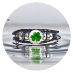 Leren armband met grote ronde klaver