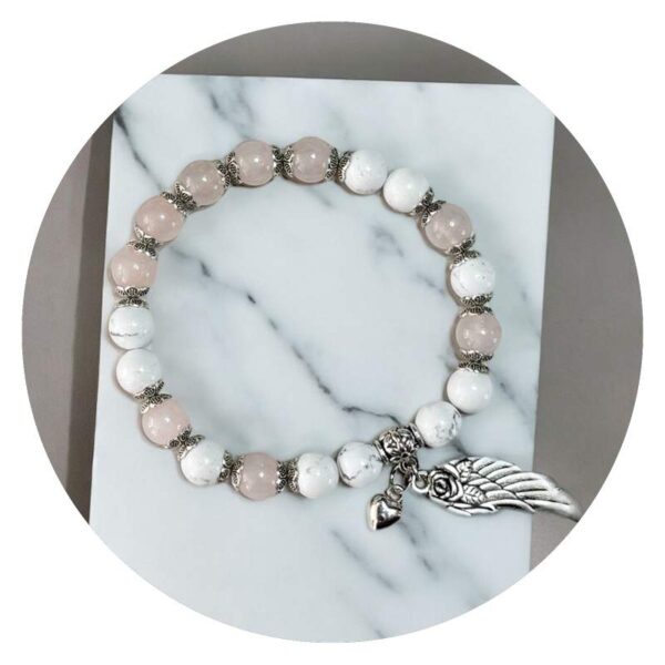 Roze gemarmerde armband met vleugeltje en hartje