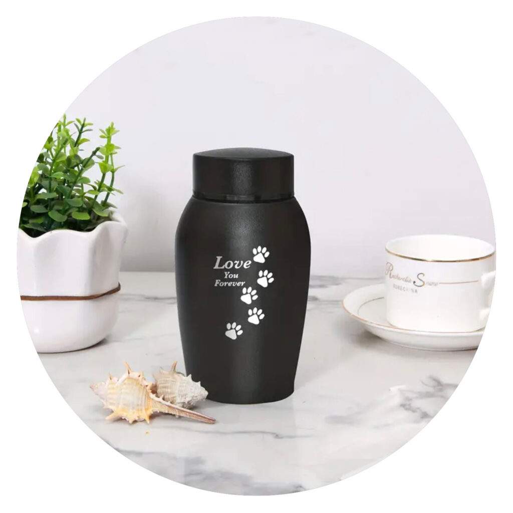 Urn zwart met pootafdrukken