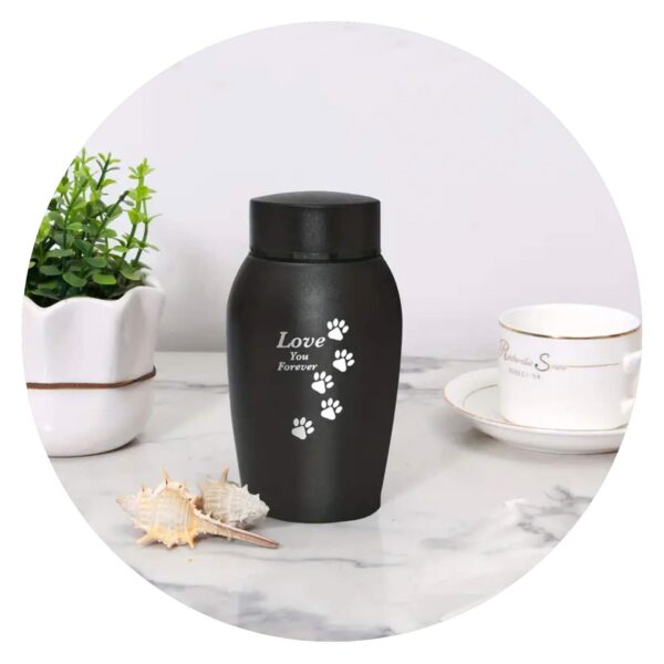 Urn zwart met pootafdrukken