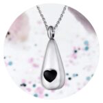 Urnketting met zwart hartje