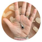 Urnketting met zwart hartje