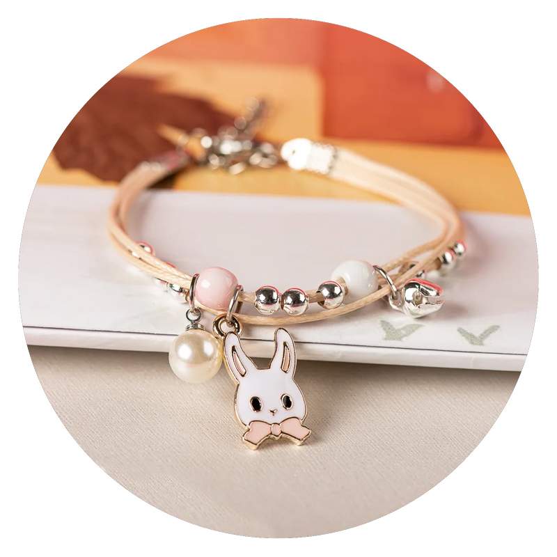 Veterarmbandje met roze konijntje