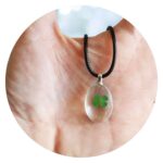 Veterketting met ovalen hanger met echt klavertje vier