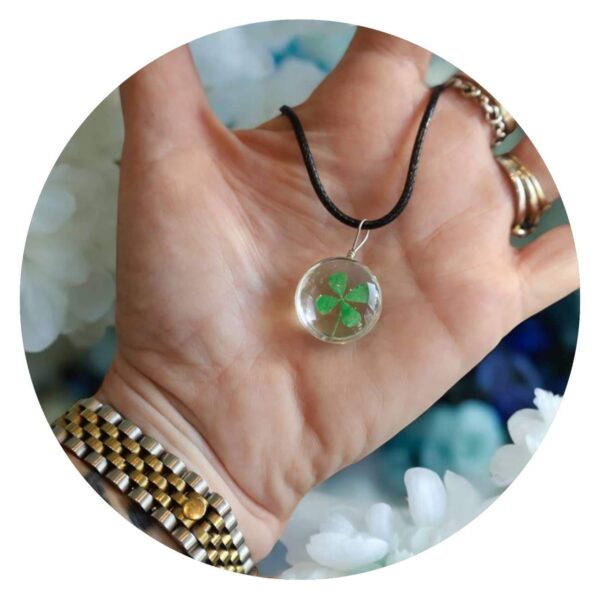 Veterketting met ronde hanger met echt klavertje vier