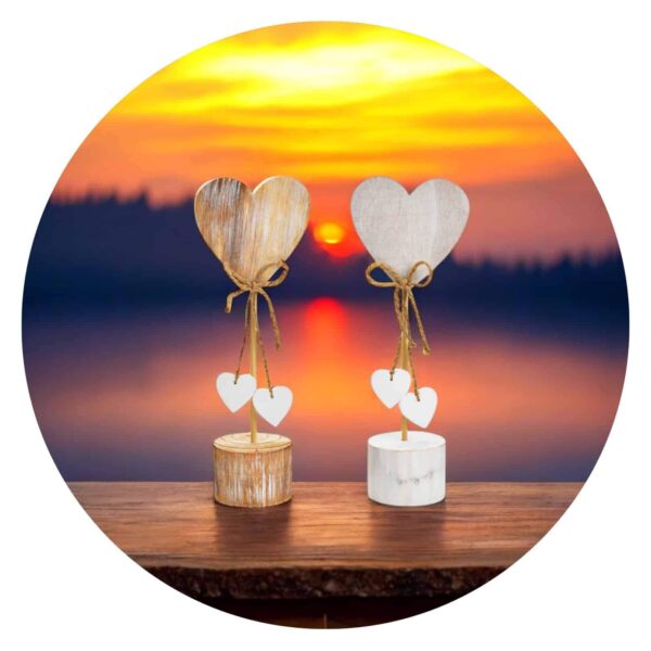 Houten hart met kleine hartjes