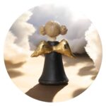 Engel met twee knotjes en gouden hartje