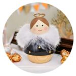 Houten engel met veren gestippeld