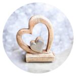 Robuust houten hart met klein hartje