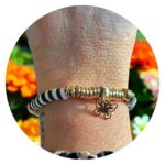 Armband Platte kraal gestreept met vlindertje