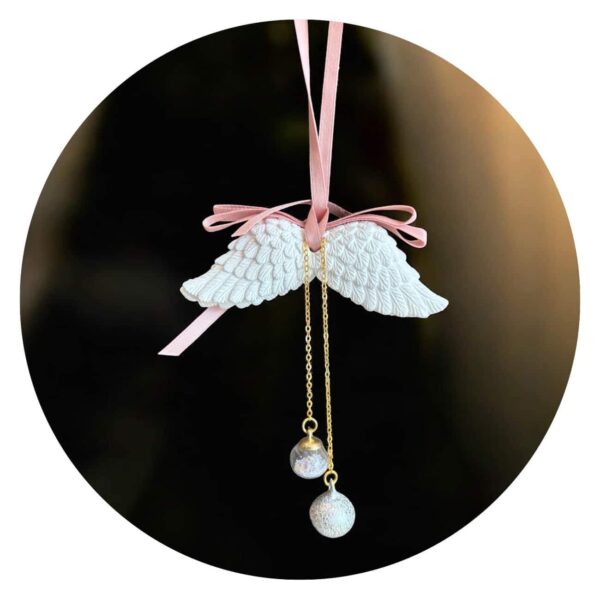 Lieve hanger met vleugeltjes