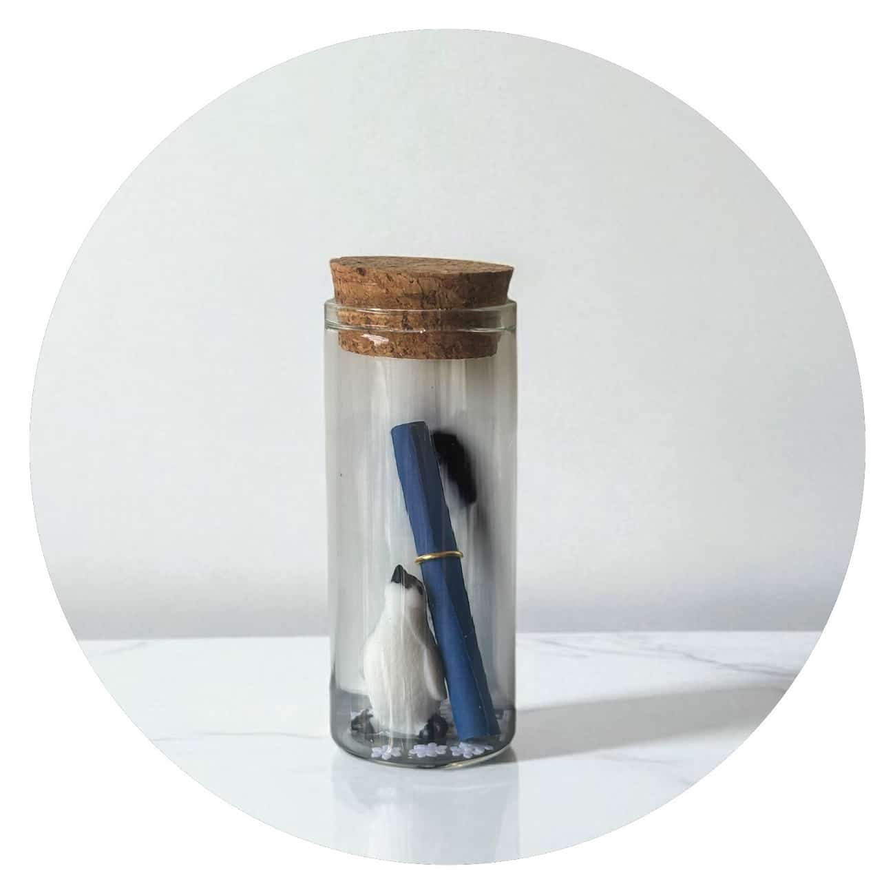 Glazen flesje met pinguin Glazen flesje met pinguin