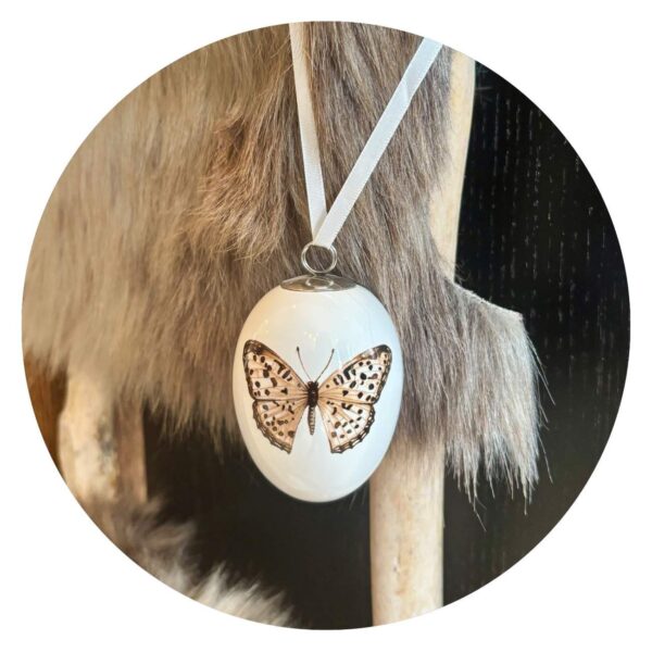 Hanger Ei met vlinder