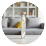 Stolpje met droogbloemen