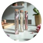 Stolpje met droogbloemen