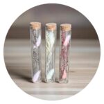 Stolpje met droogbloemen