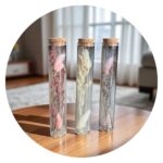 Stolpje met droogbloemen