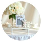 Konijn in papieren tasje