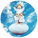 lieve engel met 2 kinderen in de hemel