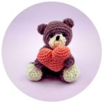 gehaakt beertje bruin met roze hart
