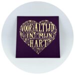 Zwarte kartonnen troostkaart met goudkleurige tekst Voor altijd in mijn hart